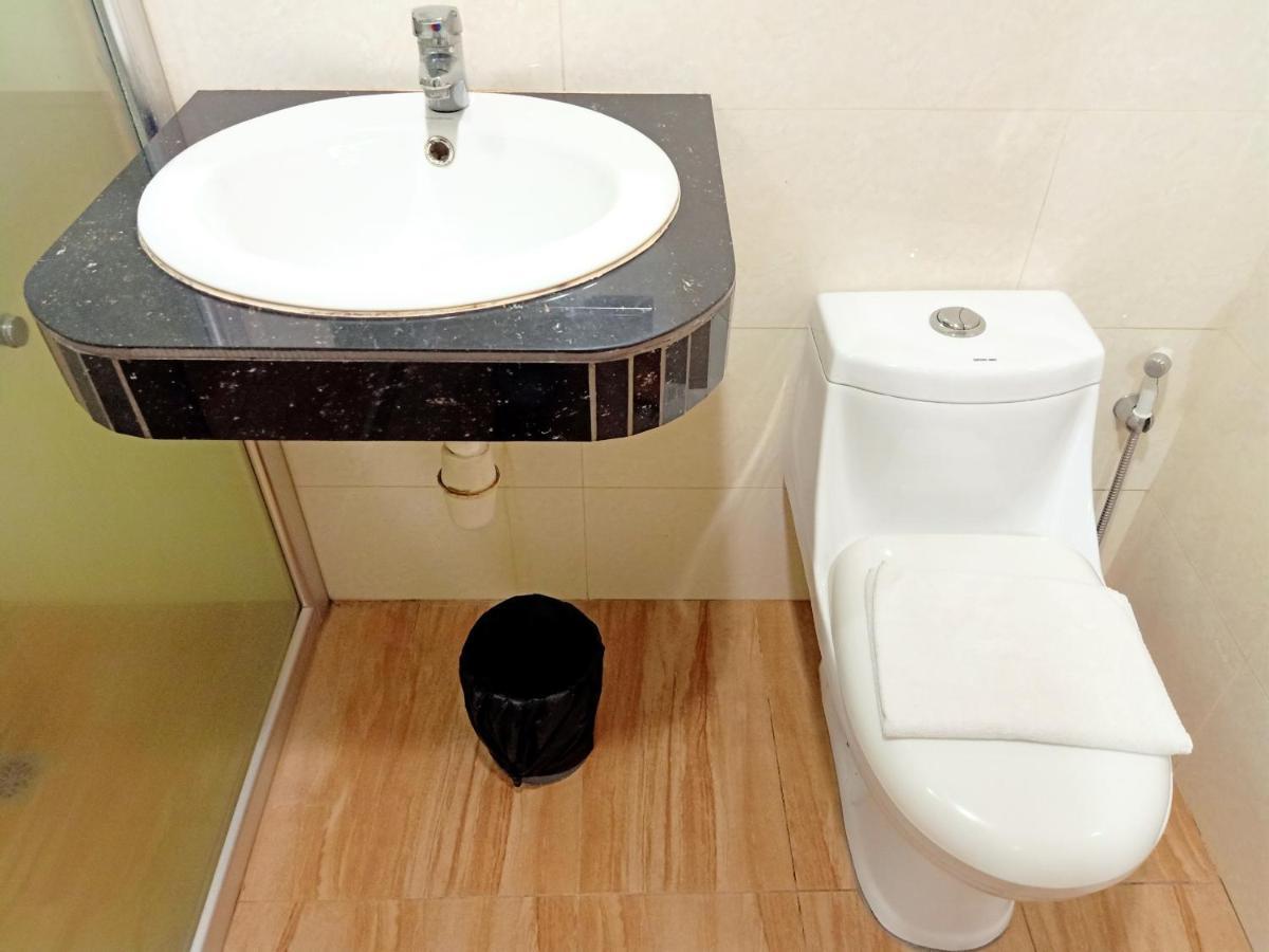 קוטה קינבלו Super Oyo 90464 Borneo Suites Hotel מראה חיצוני תמונה
