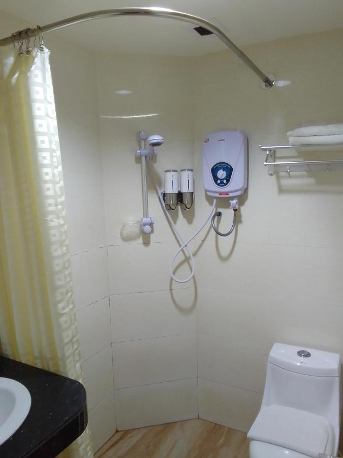 קוטה קינבלו Super Oyo 90464 Borneo Suites Hotel מראה חיצוני תמונה