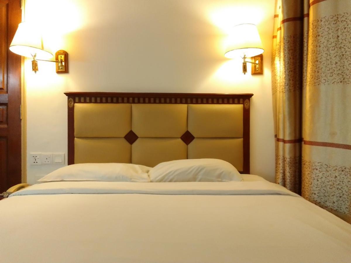 קוטה קינבלו Super Oyo 90464 Borneo Suites Hotel מראה חיצוני תמונה