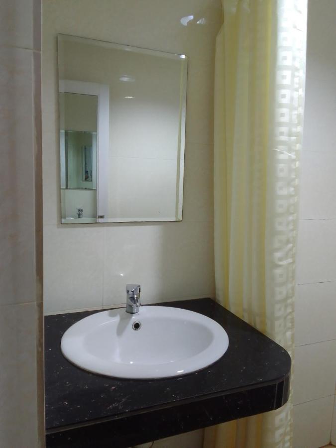 קוטה קינבלו Super Oyo 90464 Borneo Suites Hotel מראה חיצוני תמונה
