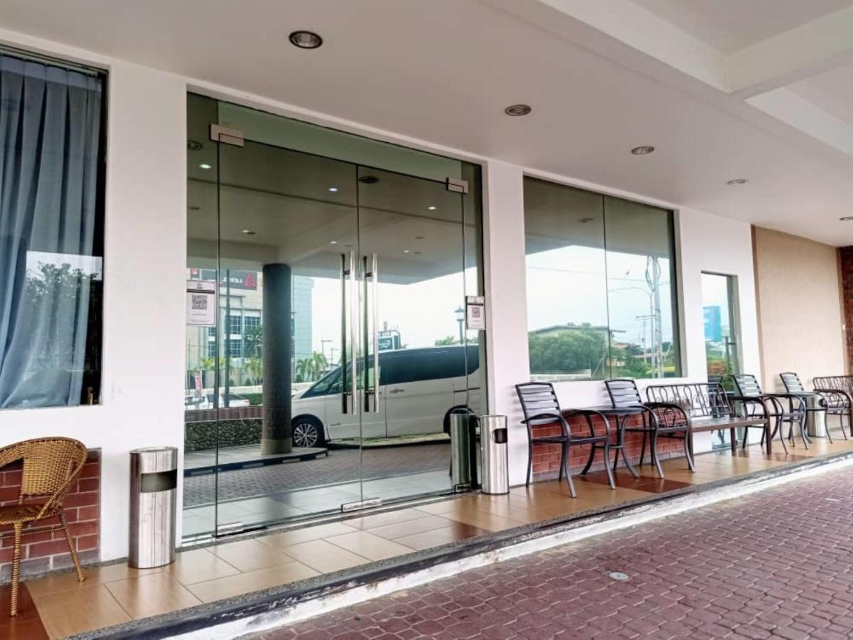 קוטה קינבלו Super Oyo 90464 Borneo Suites Hotel מראה חיצוני תמונה
